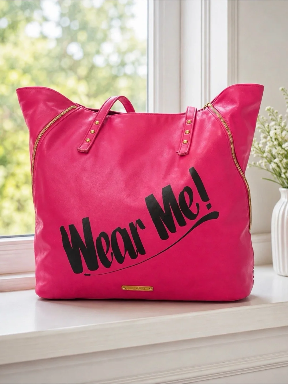 Juicy Couture bold hot